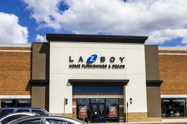 Indianápolis - Circa Septiembre 2016: La-Z-Boy Retail Location. La-Z-Boy es un fabricante de muebles con sede en Monroe, Michigan II — Foto de Stock