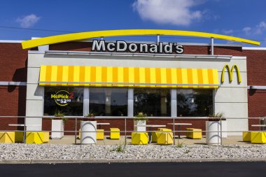 Indianapolis - Eylül 2016 yaklaşık: Mcdonald's Restoran konum. McDonald's Hamburger zinciri restoranlar VIII olduğunu