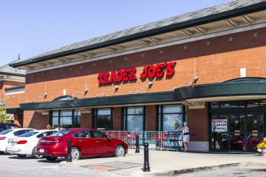 Indianapolis - Eylül 2016 yaklaşık: Trader Joe's perakende alışveriş merkezinin konumu. Trader Joe's ABD özel marketler zinciri olduğunu ben