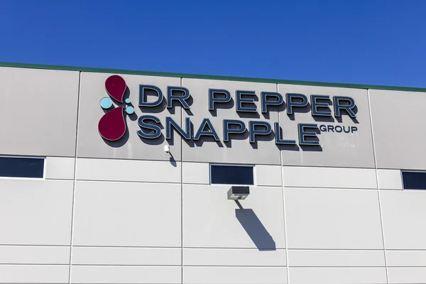 Indianapolis - około września 2016: Dr Pepper Snapple Group rozlewnia. DPS jest w butli i puszkach Ii firmy napoje bezalkoholowe — Zdjęcie stockowe