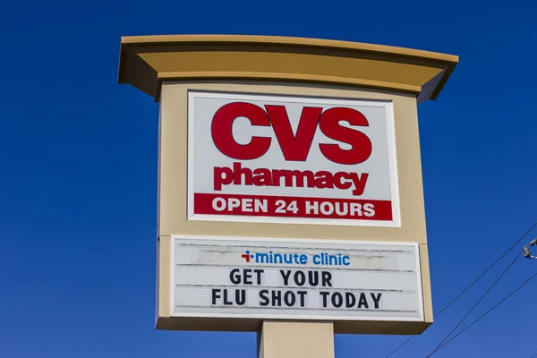 Indianápolis - Circa Septiembre 2016: CVS Pharmacy Retail Location. CVS es la cadena farmacéutica más grande de los Estados Unidos V — Foto de Stock