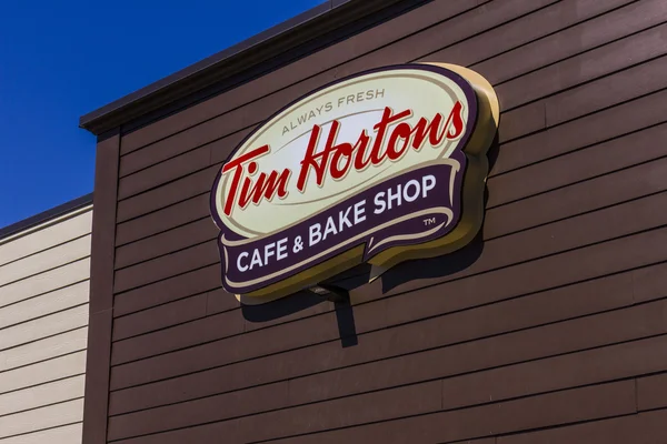 Ft. Wayne-circa september 2016: Tim Hortons Cafe & Bake shop. Dit is de Amerikaanse versie van het populaire Canadese Fast casual restaurant I — Stockfoto