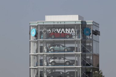 Indianapolis - Eylül 2020: Carvana otomobil otomatı kullandı. Carvana sadece ön lisanslı ve kullanılmış bir otomobil satıcısıdır..