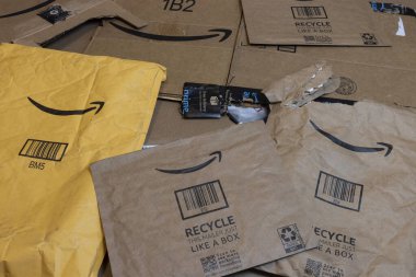Indianapolis - Ekim 2020: Amazon.com Prime Day akşamdan kalma paketleri. Amazon, ABD 'deki en büyük internet tabanlı perakendecidir..