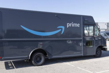 Indianapolis - Kasım 2020: Amazon Prime dağıtım aracı. Amazon.com Prime marka kamyonetlerle teslimat işine giriyor..