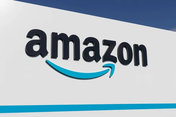 Wayne Circa November 2020 Amazon Com Delivery Center Amazon Largest — Stock Photo, Image