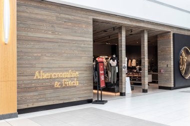 Indianapolis - Ocak 2021: Abercrombie & Fitch Giyim Mağazası. Abercrombie & Fitch, genç tüketiciler için günlük kıyafetlere odaklanan bir perakendecidir..