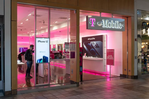 Indianapolis Sekitar Januari 2021 Mobile Retail Wireless Store Mobile Digabung — Stok Foto