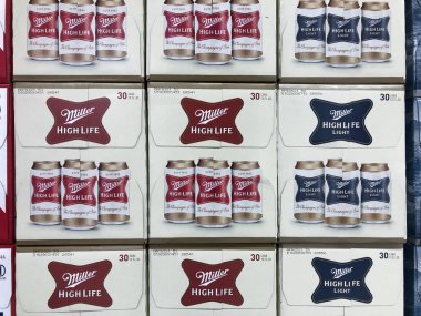 Indianapolis - Ocak 2021: Miller Bira Sergisi. Miller birası aynı zamanda biraların şampanyası olarak da bilinir ve Molson-Coors tarafından demlenir..