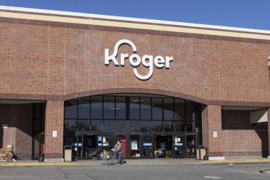 Noblesville - Ocak 2021: Kroger Süpermarketi. Kroger, Sosyal Mesafe Kaygıları Ortasında Aynı Gün Toplama Programını uyguladı.