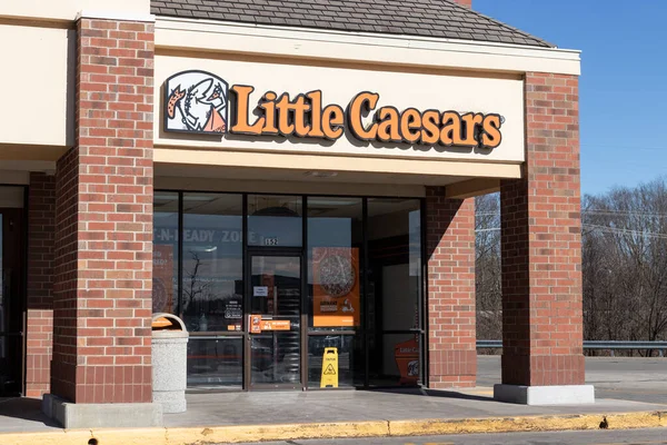 Noblesville 2021 Január Körül Kis Caesars Pizza Franchise Little Caesars — Stock Fotó