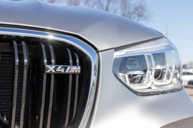 Indianapolis - Mart 2021: BMW X4 M sergileniyor. BMW lüks ve elektrikli araçlar üretiyor ve merkezi Almanya 'da bulunuyor..