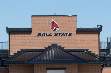 Muncie - Yaklaşık Mart 2021: Ball State Üniversitesi beyzbol kompleksi. Ball State 'in spor takımları Kardinallerdir..