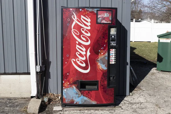 Muncie Sekitar Maret 2021 Mesin Penjual Otomatis Coca Cola Coca — Stok Foto