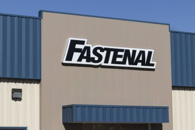 Michigan City - Nisan 2021: Fastenal endüstriyel ürünler ve servis dağıtımcısı. Fastenal sanayi, güvenlik ve inşaat malzemelerini yeniden sattı.