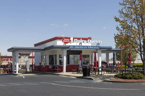 Indianápolis Circa Abril 2021 Restaurante Dairy Queen Una Subsidiaria Berkshire — Foto de Stock