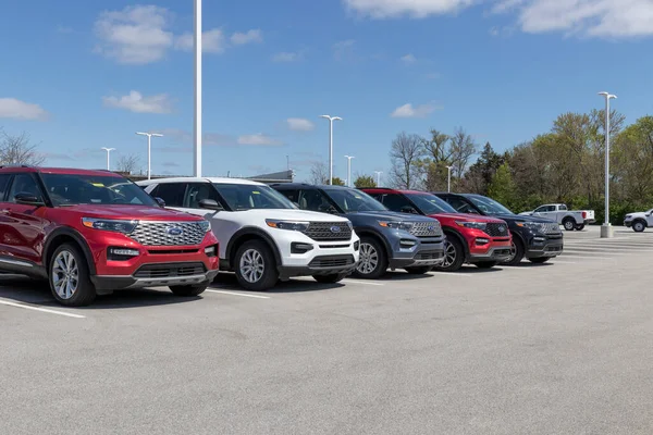 Plainfield Circa Abril 2021 Ford Explorer Exhibición Concesionario Ford Ofrece —  Fotos de Stock