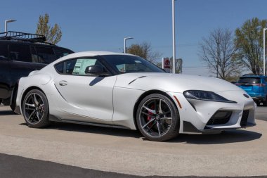 Avon - Nisan 2021: Toyota Supra sergisi. Toyota, güvenilirliği, yakıt tüketimi ve emisyonları azaltmaya olan bağlılığı nedeniyle otomobil alıcıları arasında popüler bir markadır..