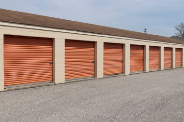Özel depo ve küçük garaj üniteleri.