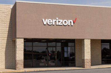 Wabash - Nisan 2021 Verizon Kablosuz Perakende Tesisleri. Verizon kablosuz, yüksek kapasiteli fiber optik ve 5G iletişim sağlıyor.