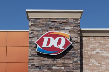 Westfield - Mayıs 2021: Dairy Queen restoranı. DQ, Berkshire Hathaway 'in yan kuruluşu..