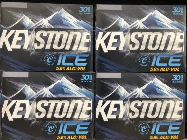 Indianapolis - Mayıs 2021: Keystone Ice bira sergisi. Keystone Ice, Molson Coors İçecek Şirketi 'nin bir ürünüdür..