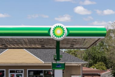 Indianapolis - Mayıs 2021: BP Perakende Benzin İstasyonu. BP, merkezi Londra 'da bulunan küresel bir İngiliz petrol ve gaz şirketi..