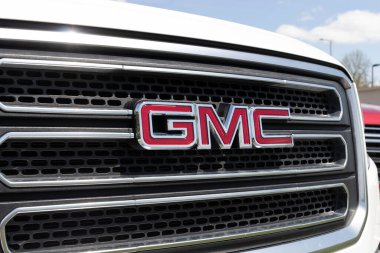 Kokomo - Mayıs 2021: GMC ve Buick Truck ve SUV bayiliği. GMC ve Buick, GM 'nin bölümleridir..