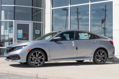 Kokomo - Mayıs 2021: Honda Civic sergisi. Honda Civic, Amerika 'da her yıl satılan en iyi 25 arabadan biri..