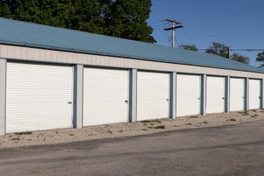 Özel depo ve küçük garaj üniteleri.