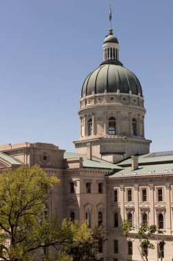 Indianapolis - Mayıs 2021: Indiana State House ve Capitol Dome. Konseyde Vali, Meclis ve Yüksek Mahkeme yer almaktadır..
