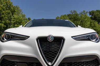 Indianapolis - Mayıs 2021: Alfa Romeo Stelvio SUV sergisi. Alfa Romeo Stellantis 'in bir bölümüdür..