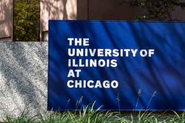 Chicago - Mayıs 2021: Chicago girişinde Illinois Üniversitesi. UIC şehir merkezine bitişiktir ve Chicago bölgesindeki en büyük üniversitedir..