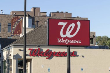 Chicago - Mayıs 2021: Walgreens perakende satış yeri. Walgreens, ABD 'deki en büyük ikinci eczane zinciri olarak faaliyet göstermektedir..
