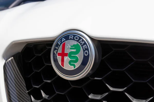 Индианаполис Май 2021 Года Логотип Alfa Romeo Логотипе Изображен Красный — стоковое фото