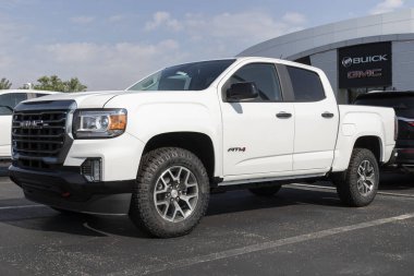 Kokomo - Haziran 2021: GMC Sierra 1500 AT4 ekranı. GMC Sierra 1500 çeşitli modeller ve dış paketlerde mevcuttur..