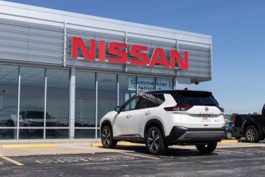 Varşova - Haziran 2021: Nissan Rogue SUV sergisi. Nissan, Renault Nissan İttifakının bir parçası..