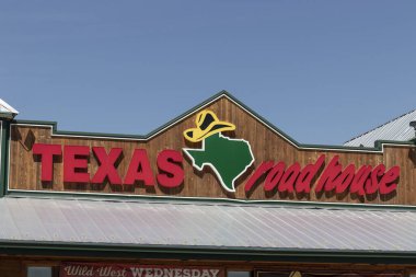 Varşova - Haziran 2021: Texas Roadhouse restoranı. Texas Roadhouse efsanevi bir biftek evidir..
