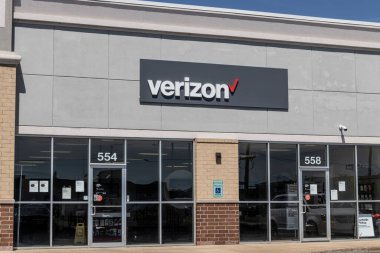 Varşova - Haziran 2021: Verizon Kablosuz Perakende Konumu. Verizon kablosuz, yüksek kapasiteli fiber optik ve 5G iletişim sağlıyor.