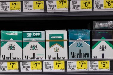 Indianapolis - Haziran 2021: Marlboro Menthol sigaraları. FDA, Altria ve Philip Morris gibi üreticiler gibi mentollü sigaralara yasak getirmeyi düşünüyor..