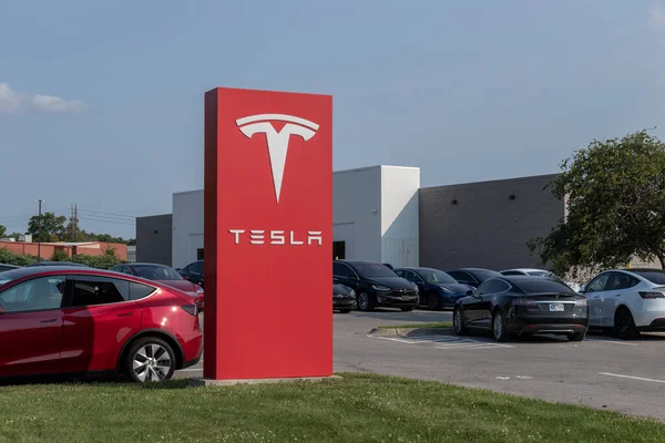 Indianapolis 2021 Július Körül Tesla Elektromos Járművek Car Suv Dealership — Stock Fotó