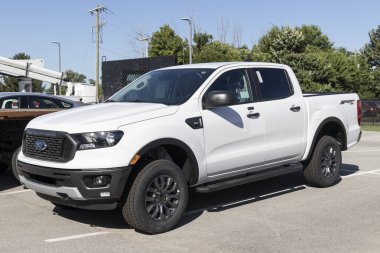 Kokomo - Ağustos 2021: Ford Ranger kamyonet sergisi. Ranger isim plakası Ford tarafından satılan birçok hafif kamyon modelinde kullanıldı..