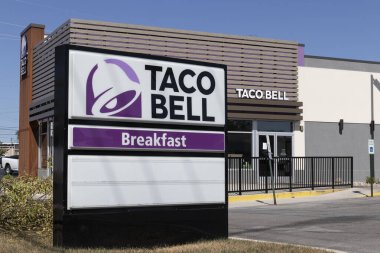 Kokomo - Circa August 2021: Taco Bell Retail Fast Food Location. Taco Bell is a Subsidiary of Yum!  clipart