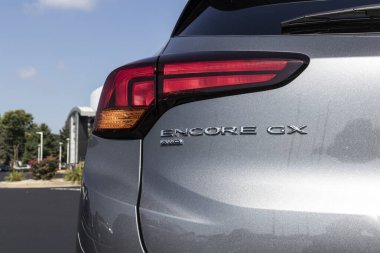 Kokomo - Ağustos 2021: Buick Encore CX SUV sergisi. The Encore, Amazon Alexa, Apple Carplay ve Android Auto 'ya sahiptir..