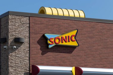Kokomo - Ağustos 2021: Sonic Drive-In Fast Food Lokasyonu. Sonic bir lokanta zinciri..