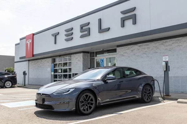 Indianapolis Sekitar Agustus 2021 Tesla Model Kendaraan Listrik Pada Layar — Stok Foto