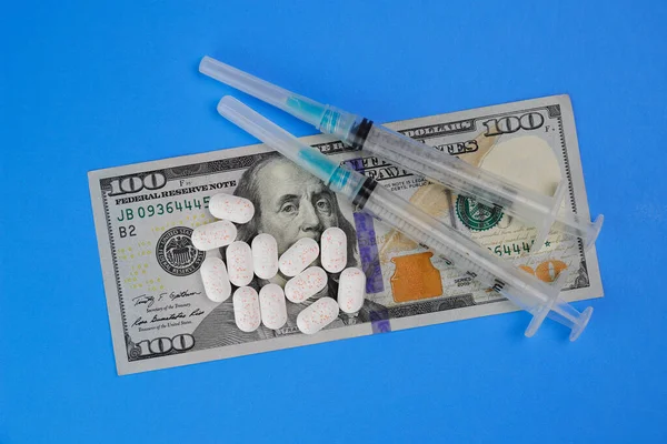 Hydrocodon Tabletten Mit Spritzen Und Hundert Dollar Schein Opiatabhängigkeit Kostet — Stockfoto