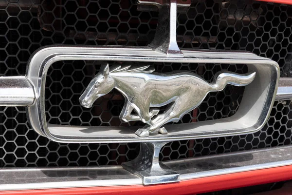 Индиана Август 2021 Года Логотип Наследия Ford Mustang Ford Предлагает — стоковое фото
