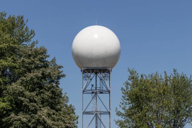 Indianapolis - Eylül 2021: Ulusal Hava Servisi Doppler Radar. Doppler radarı atmosfere elektromanyetik enerji göndererek yağışı bulur, hareketini ve yoğunluğunu belirler ve yağış tipini belirler..