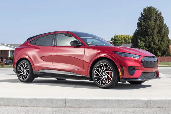 Circa September 2021 Ford Mustang Mach Suv 디스플레이 무스탕 최초의 — 스톡 사진